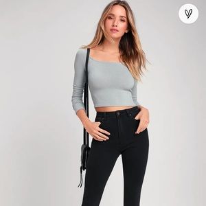 BRAND NEW 🔥 with tags LuLus long sleeve crop top.